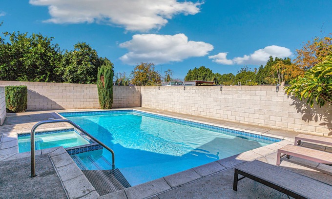Burbank House | A Quiet and Private Oasis with Amazing Designed and Pool & HotTub for relaxing