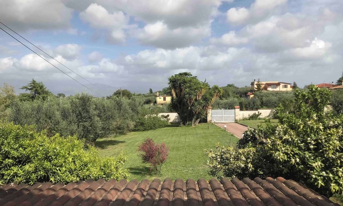 Velletri House | A quiet corner in the Roman countryside, among olive trees and vineyards.