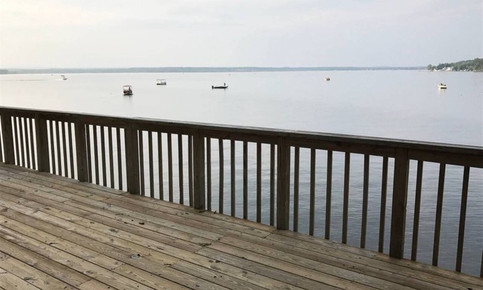 Saratoga Springs House | A Quiet Place on Saratoga Lake