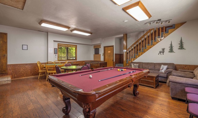 Fox Farm House | A Resort like Destination & Sleeps 16 Comfortably