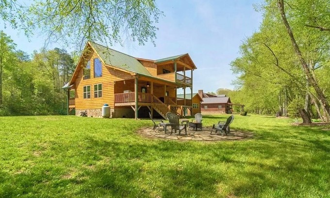 Murphy Cabin | A River Runs Through It! Riverfront relaxation on the Nottely River.