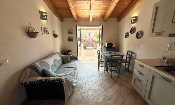 La Ciaccia Apartment | A romantic mansion from the sea
