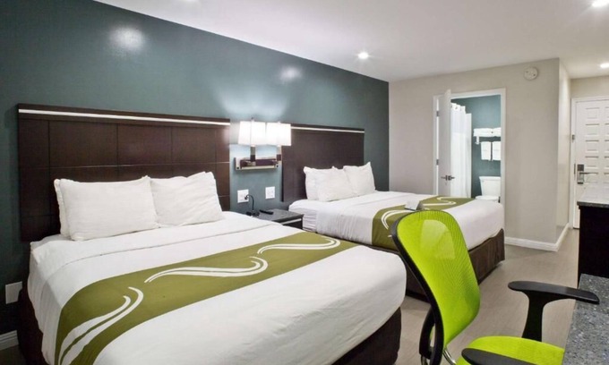 Hayward House | A room with great value in Hayward