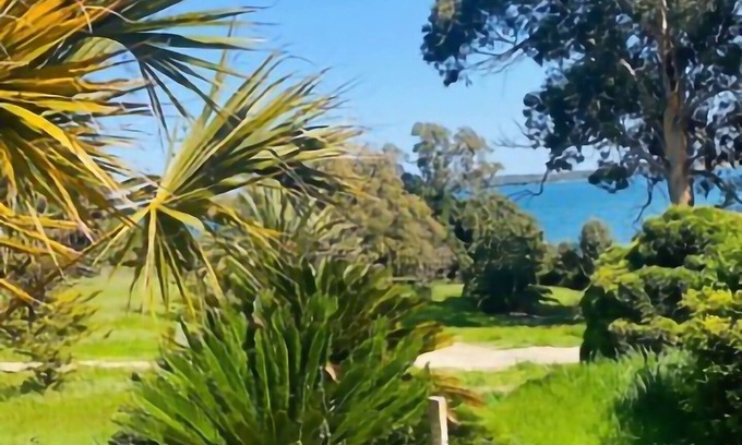 Aleria Apartment | A serene moment overlooking Diana pond