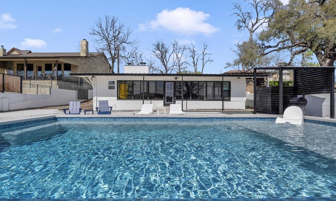 Kingsland House | A Shore Thing-Lakefront w/huge sandy beach, & pool