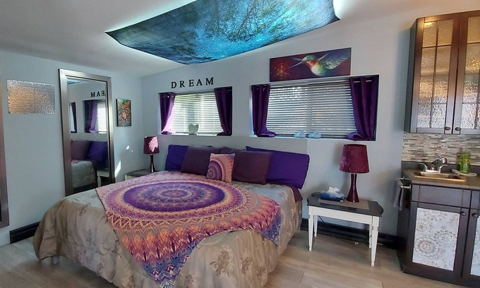 East Hill Apartment | A spa adult style Suite with outdoor hot tub & seasonal lap-size pool