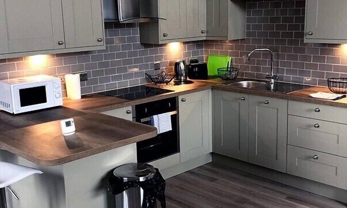 Newbury House | A spacious 1 bedroom in an historic building (3LIT)