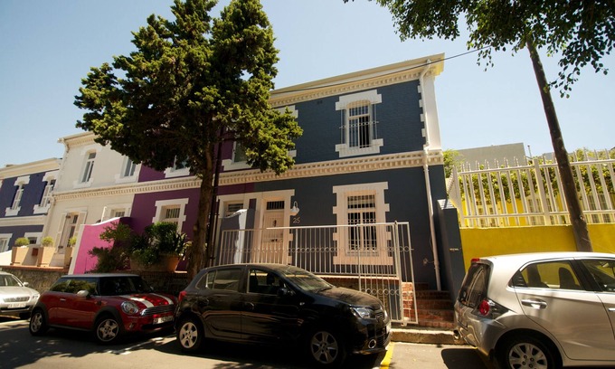 Cape Town City Centre Cottage | A spacious and luxurious two-bedroom house with balcony, courtyard and roof deck