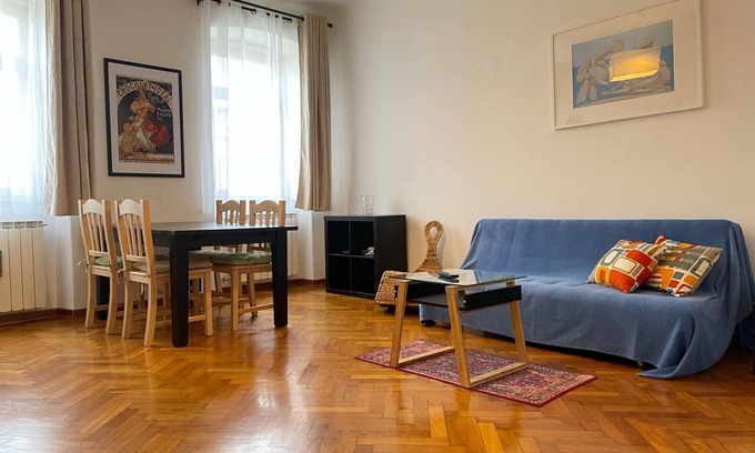 Barriera Vecchia-San Giacomo Apartment | A spacious apartment with full kitchen in the city center!
