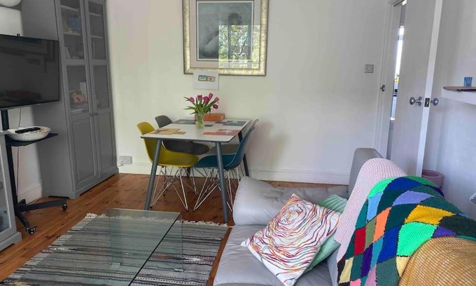 East Putney Apartment | A spacious, comfortable apartment for 4 ppl in London, zone 2