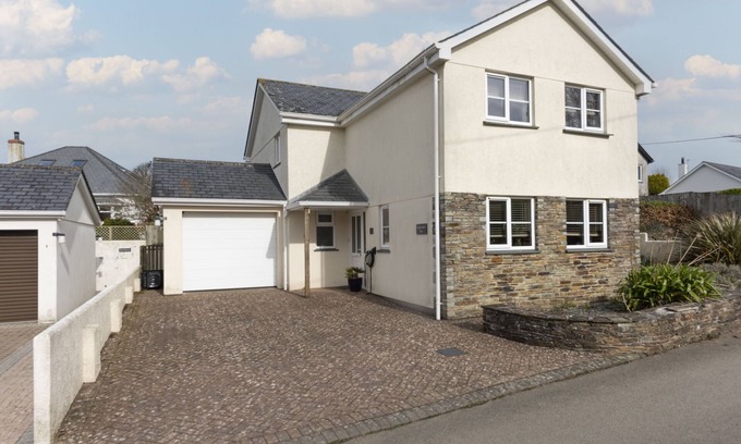 Trelights House | A spacious, detached four-bedroom holiday home just a mile from the beach.