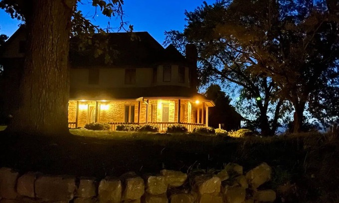 Lebanon Villa | A spacious finely-appointed luxury hideaway, nestled in the Ozark Mountains.