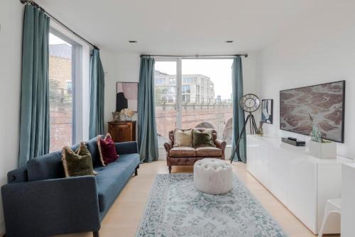 Cathedrals House | A Starry Starry Night - Borough - by Frankie Says