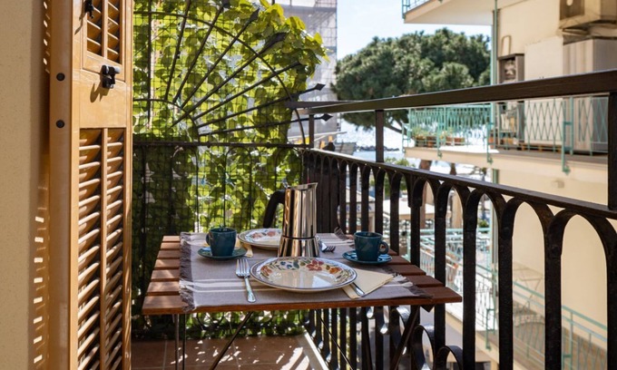 Arma di Taggia Apartment | A Step from the Beach - Roomy Apt with Sea Glimpse