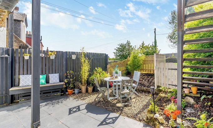 Pettycur Cottage | A stunning ground floor apartment which is bright, fresh and full of colour.