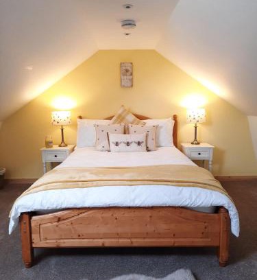 Perth House | A Stylish Country Retreat!