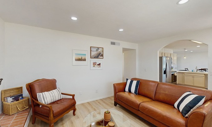 Groves Lincoln Park House | A Sunny Tucson Escape—Close to Davis Monthan AFB, Pima Air Museum and more!