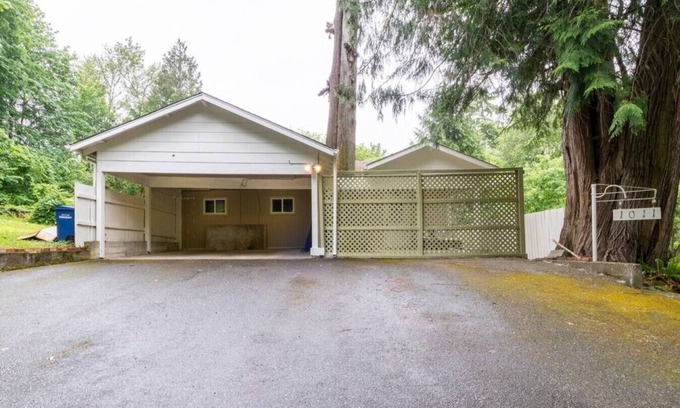 Issaquah House | A Tranquil Retreat in the Woods, 4minutes from downtown, close to everything