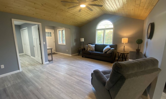 Lakeview House | A tucked away gem!