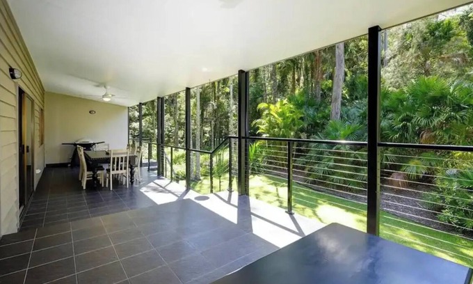Smiths Lake Cottage | A wonderful place to escape rest, relax and enjoy the lake just 100m away.