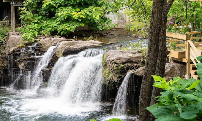Woodstock Apartment | A Woodstock Waterfall™ Hideaway in the heart of the village ~ no car needed!