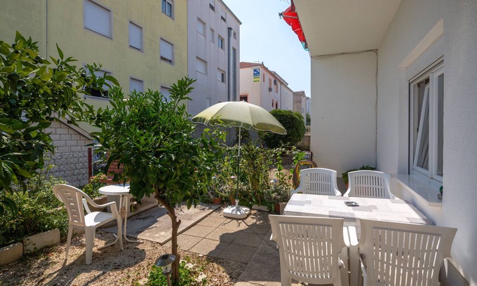 Stobrec Apartment | A2 apt near beach w patio, parking and grill