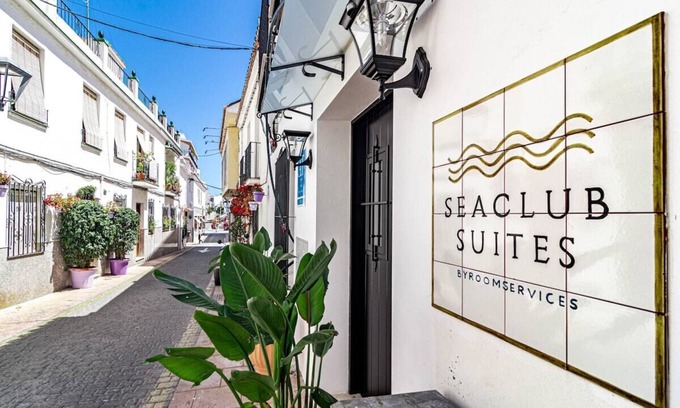 Historic Center of Estepona Apartment | A4- SeaClub suites by Roomservices