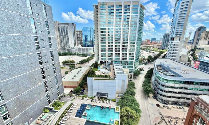 Uptown Apartment | AAC Stars, Mavs, Dallas, TX/free parking