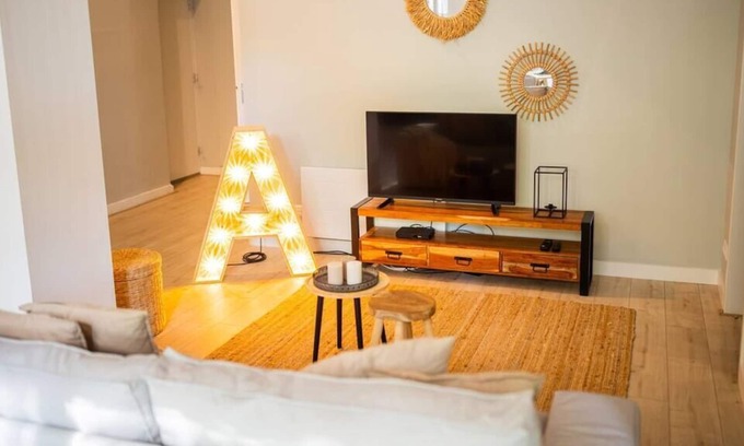 Rotterdam Apartment | Abiding Great 3 Bedroom Apartment 119m2 -LK17A-