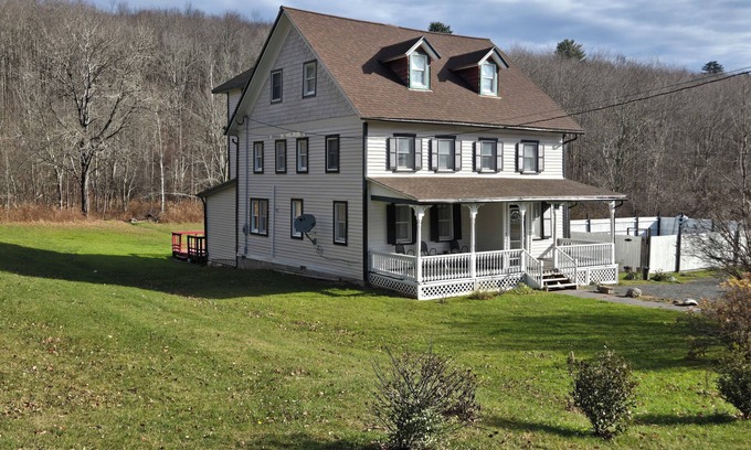 Tannersville Other | Abigail's Country House. 2 minutes To Skiing. Swimming, Hiking very close by.