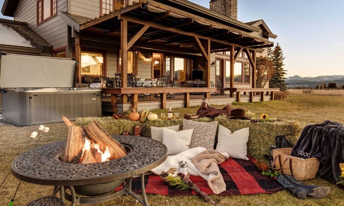 South Park House | Abode at A Bright Star | Sprawling Ranch Estate | Hot Tub, Privacy & Teton Views