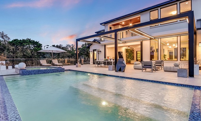 Austin House | Above Collectic I Pool&Spa | Game Room I Long-term Available I Luxury