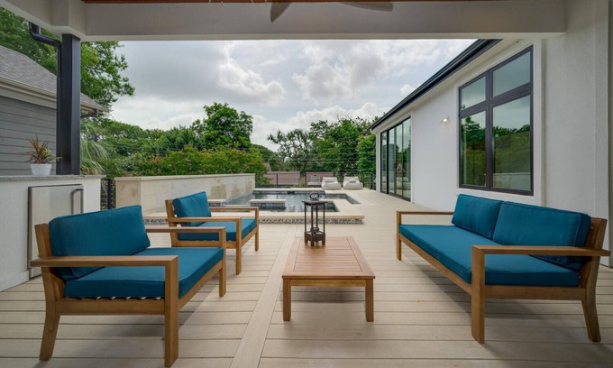 Tarrytown House | Above Contemporary I Luxury Services I Modern | 3Mi to Downtown I Pool/Spa