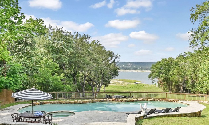 Hudson Bend House | Above Escape LT I Lake Travis I Pool&Spa I Services I Pets