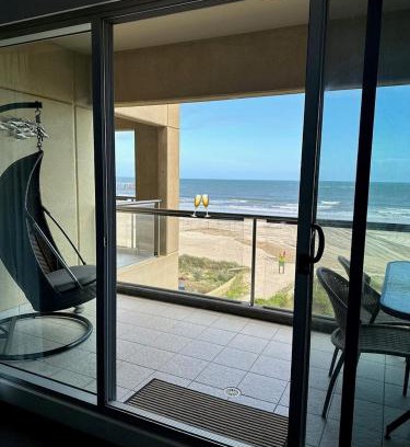 Glenelg Apartment | Absolute Beachfront at the Pier Glenelg