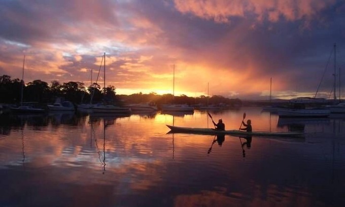 Summerland Point House | Absolute water jetty decks bbq’s kayaks billiards fab sunsets 55 min up freeway