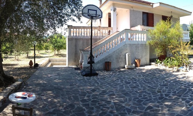 Policastro Bussentino Apartment | 'Absolutely great holiday home with a large garden near the beach'