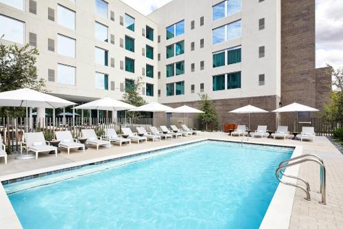 Camelback East Hotel | AC Hotel Phoenix Biltmore