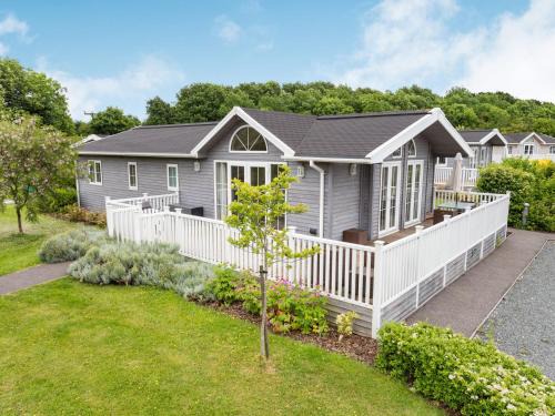 Hundall House | Acacia Lodge