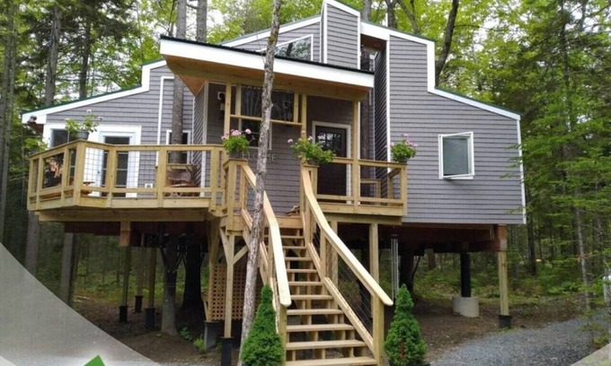 Hancock Cabin | Acadia Treehouse near Bar Harbor - Private Luxury
