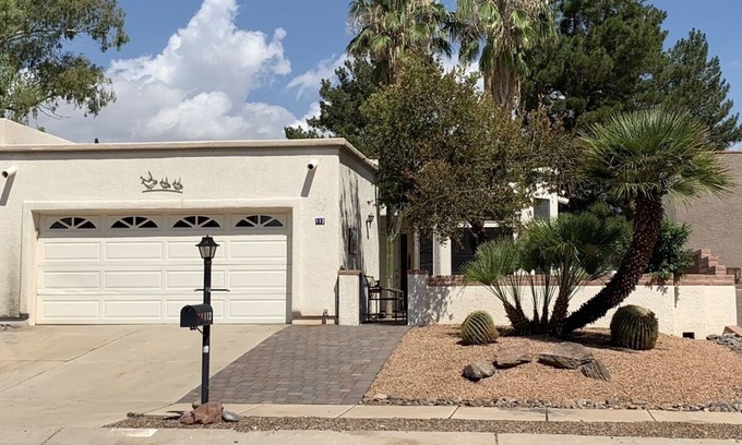 Country Club Estates House | Accepting shorter term rental during July-Aug 2024! 5-day minimum!