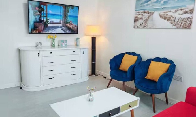 Port Talbot House | Accessible beach bungalow near Aberavon