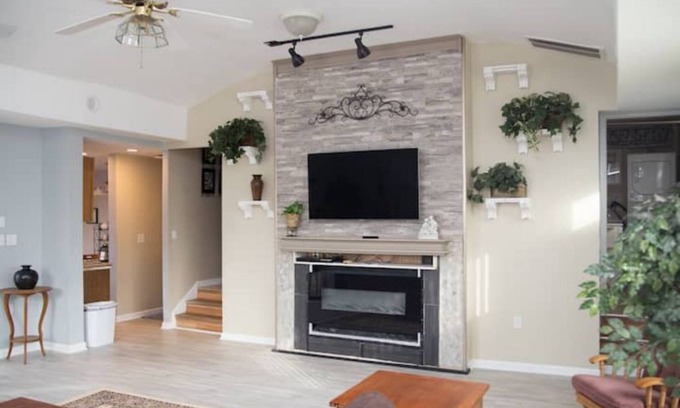 Cheektowaga House | Accessibility Haven! Close to Buffalo Airport!