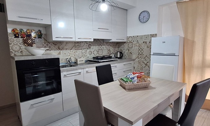 San Cesareo Apartment | Accogliente Appartamento Nuovissimo,fino a 5 Posti Letto, Park Privato Compreso