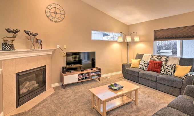 Sand Lake House | Accommodating Anchorage Abode Less Than 1 Mi to Jewel Lake