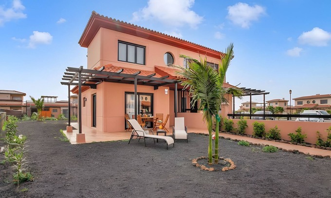 La Oliva Villa | Accommodation 'Casa Bonita Lajares 2' with Shared Pool, Private Terrace and Wi-Fi