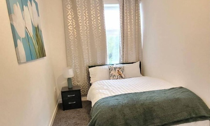 Accrington House | Accrington - House - Sleeps 10 - Garden