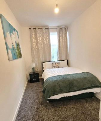 Accrington House | Accrington - House - Sleeps 10 - Garden