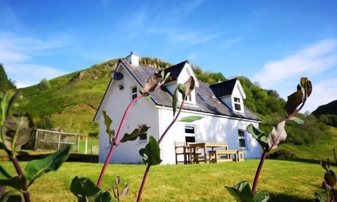 Lerags Cottage | Achalic Beag - sleeps 4 guests in 2 bedrooms