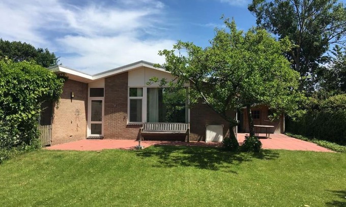 Scharendijke House | Achthoek78, rustige ligging minuten van het strand